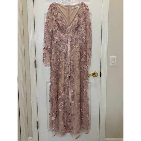 NWT Mac Duggal 70224 Pink Floral Applique Long Sleeve Illusion Gown Size 10 - Picture 2 of 10